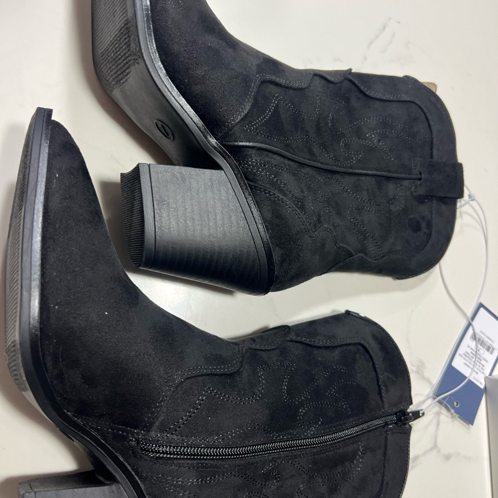 Women's Jacey Western Ankle Boots -
Universal Thread™ Black 7 - Picture 3 of 5